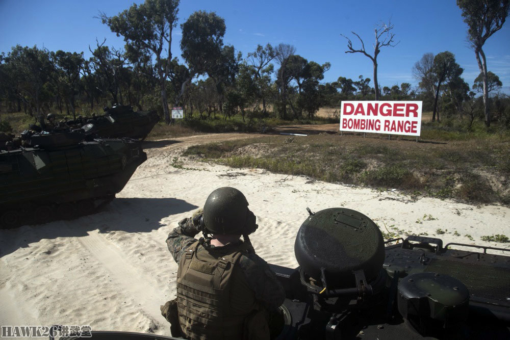 美国海军陆战队的“拳头”AAV-7两栖突击车在澳大利亚演习